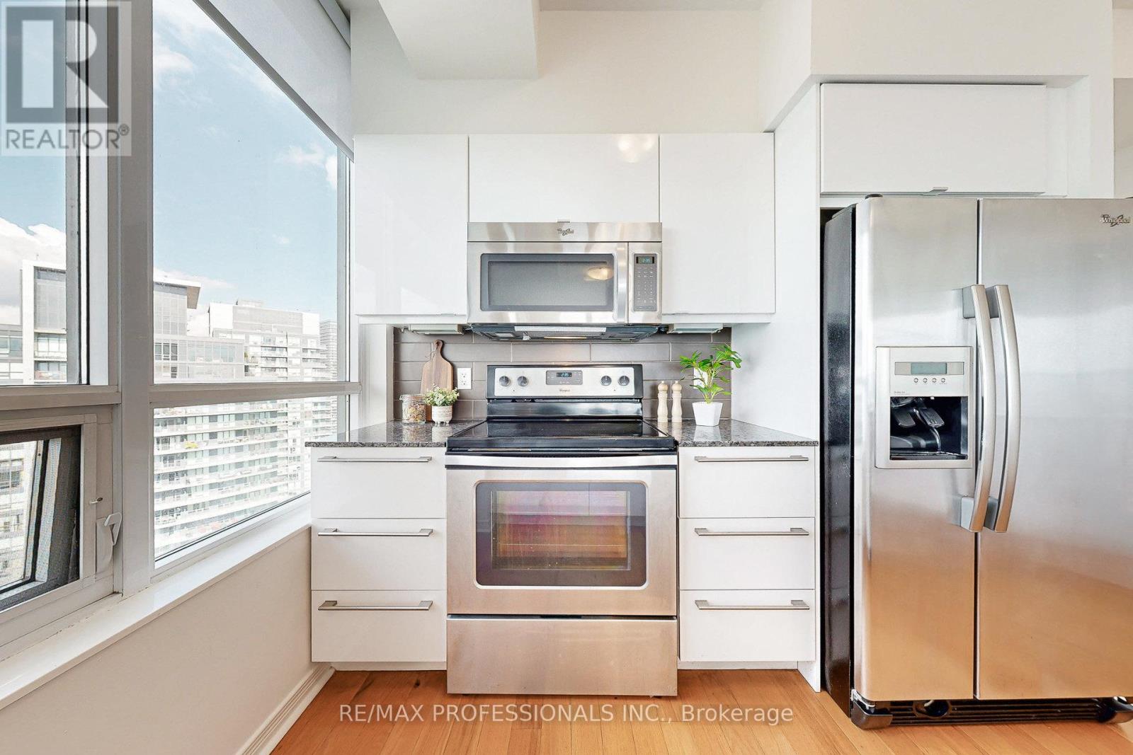 4203 - 2230 Lake Shore Boulevard W, Toronto, Ontario  M8V 0B2 - Photo 8 - W12433433