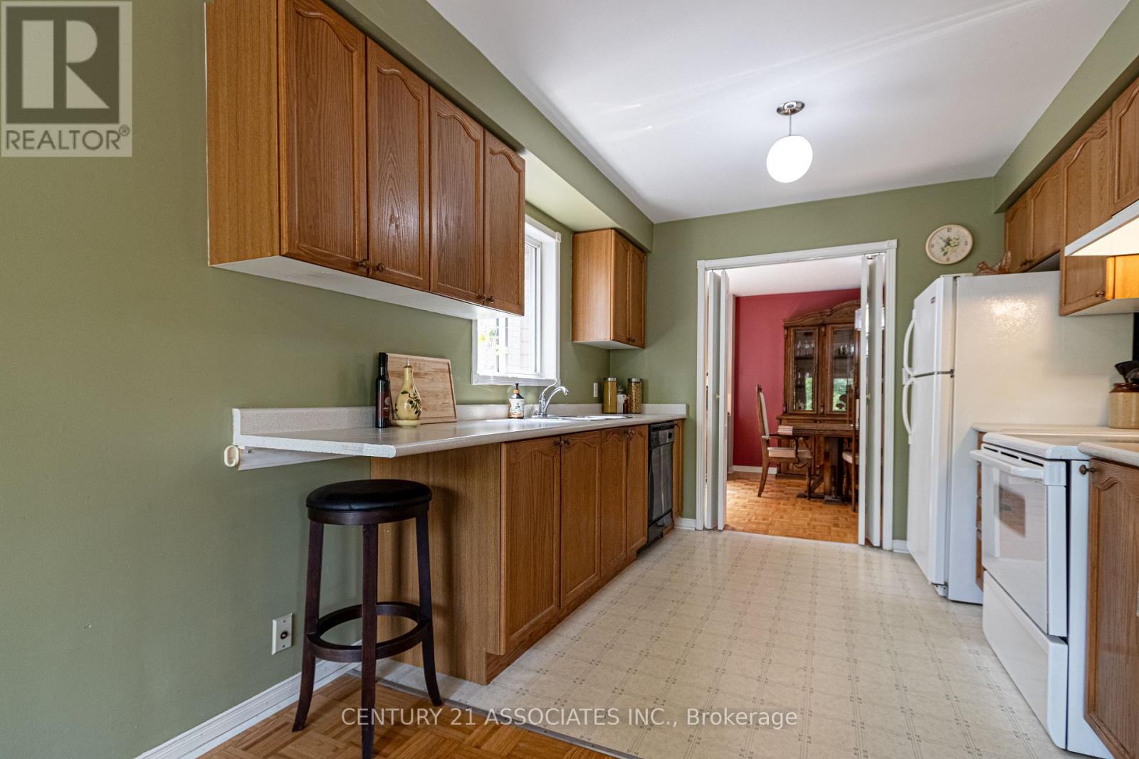 5817 Sidmouth Street, Mississauga, Ontario  L5V 2K3 - Photo 13 - W12433437