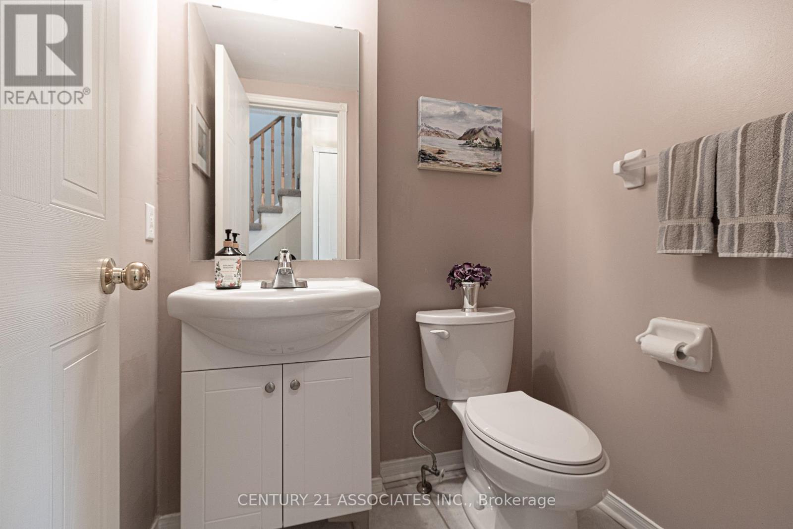 5817 Sidmouth Street, Mississauga, Ontario  L5V 2K3 - Photo 15 - W12433437
