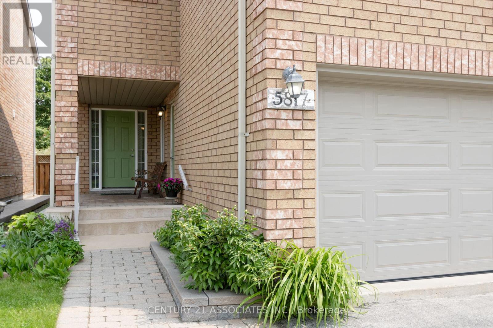 5817 Sidmouth Street, Mississauga, Ontario  L5V 2K3 - Photo 2 - W12433437
