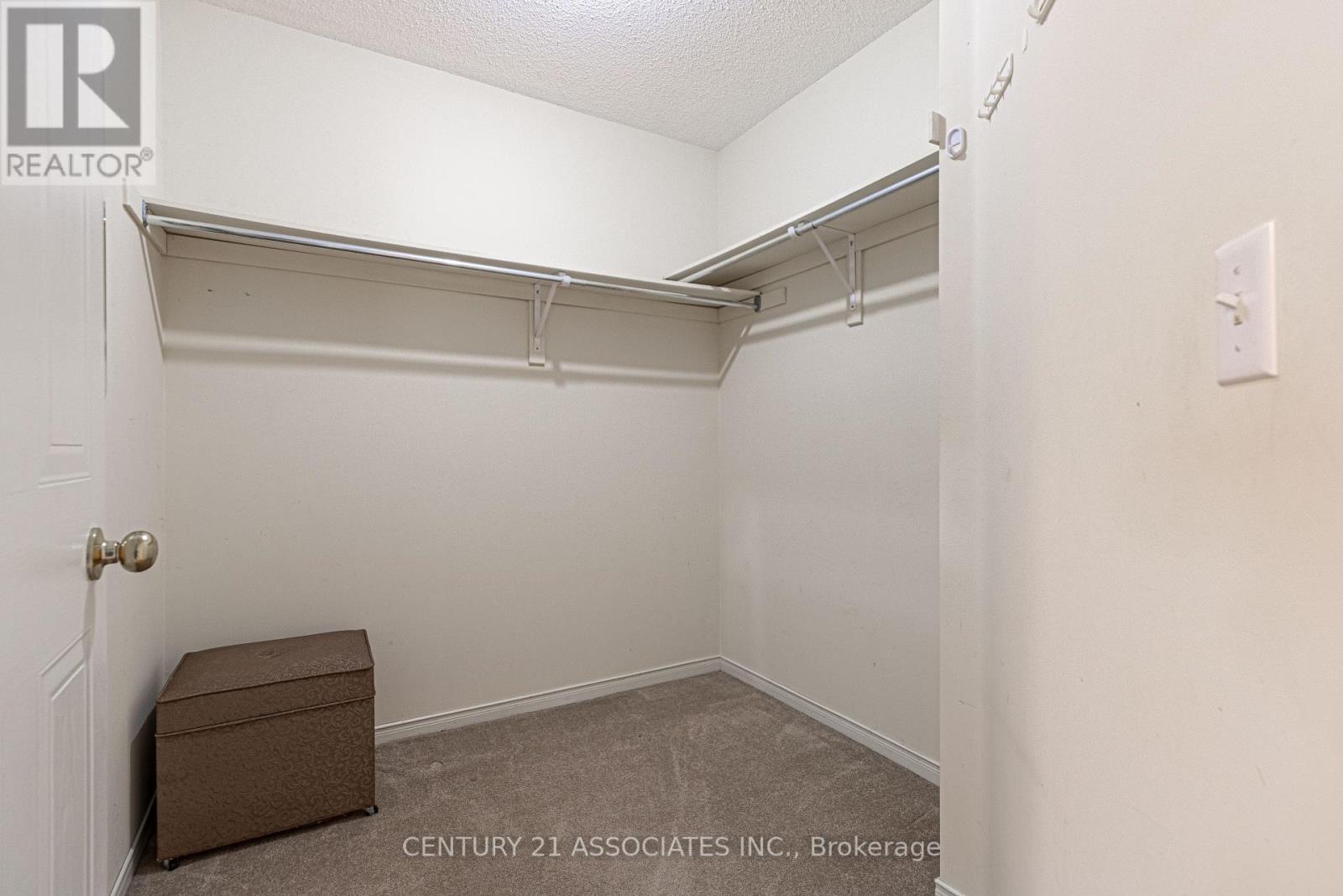 5817 Sidmouth Street, Mississauga, Ontario  L5V 2K3 - Photo 21 - W12433437
