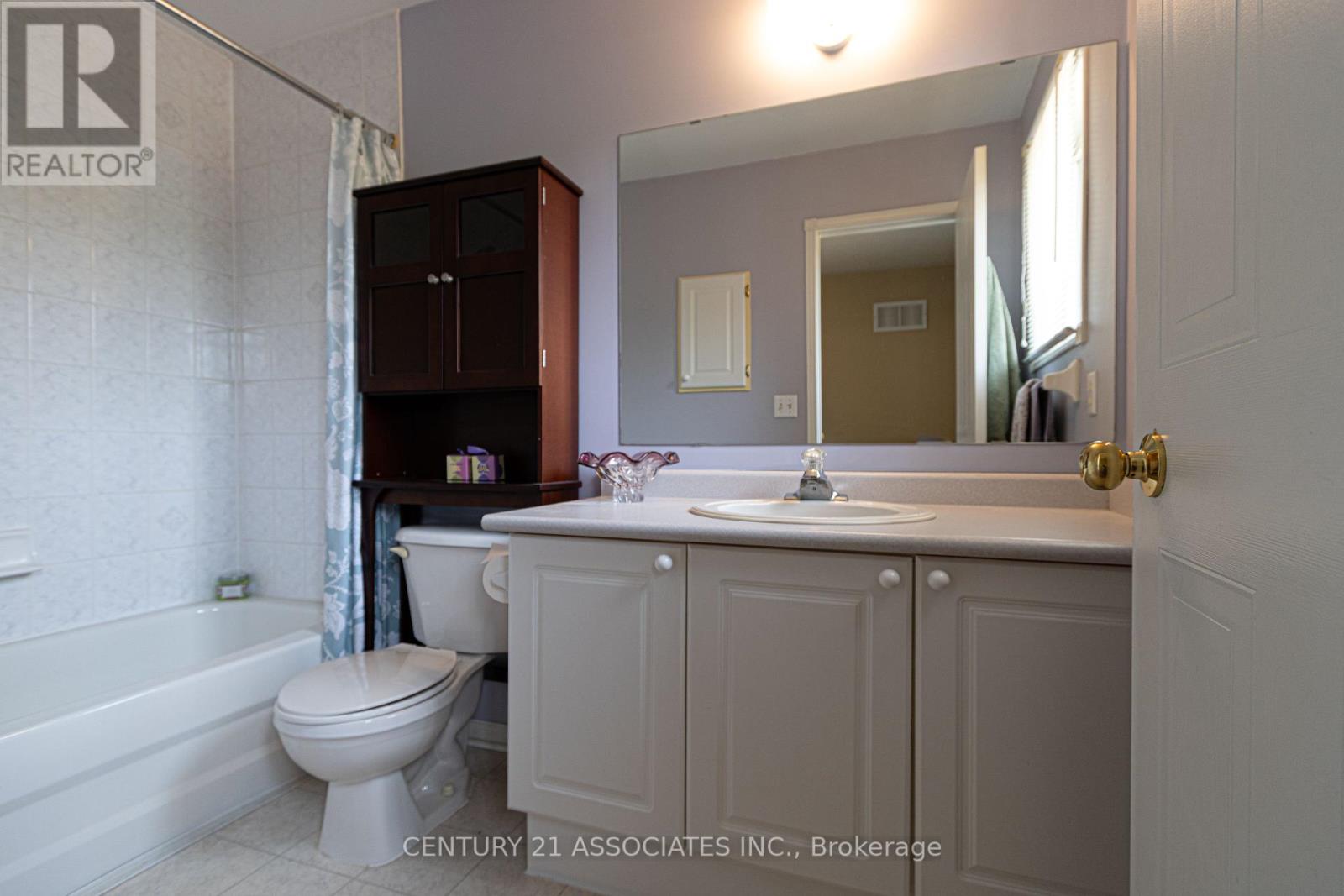5817 Sidmouth Street, Mississauga, Ontario  L5V 2K3 - Photo 27 - W12433437