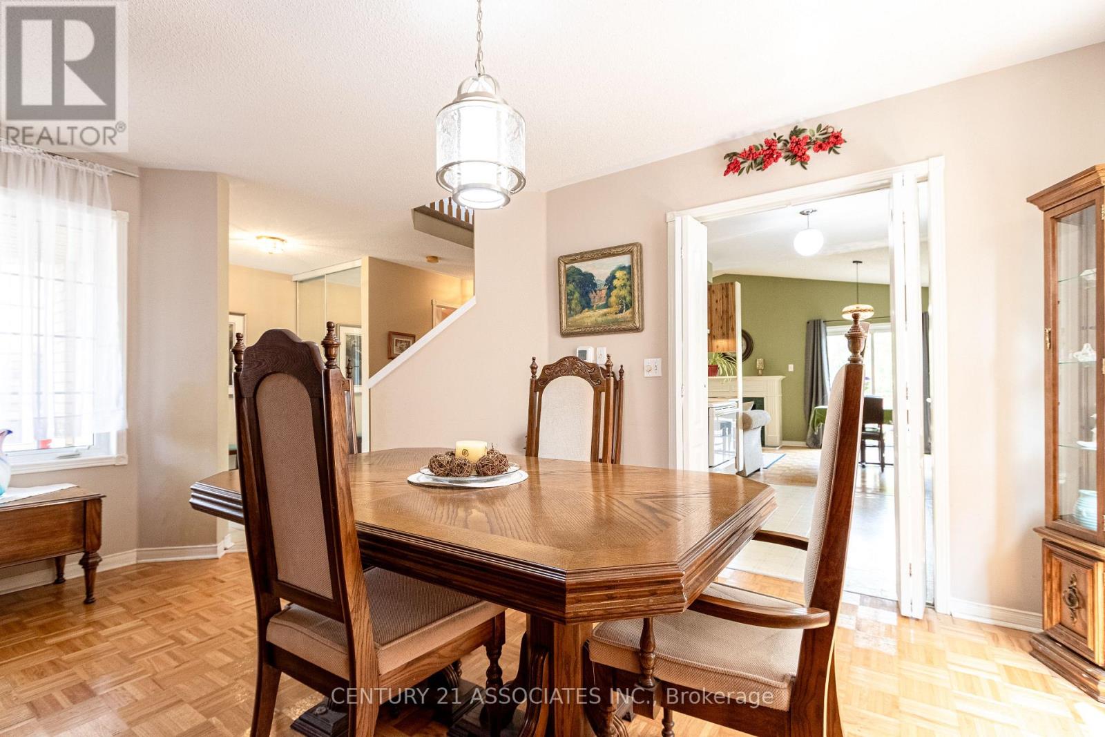 5817 Sidmouth Street, Mississauga, Ontario  L5V 2K3 - Photo 5 - W12433437