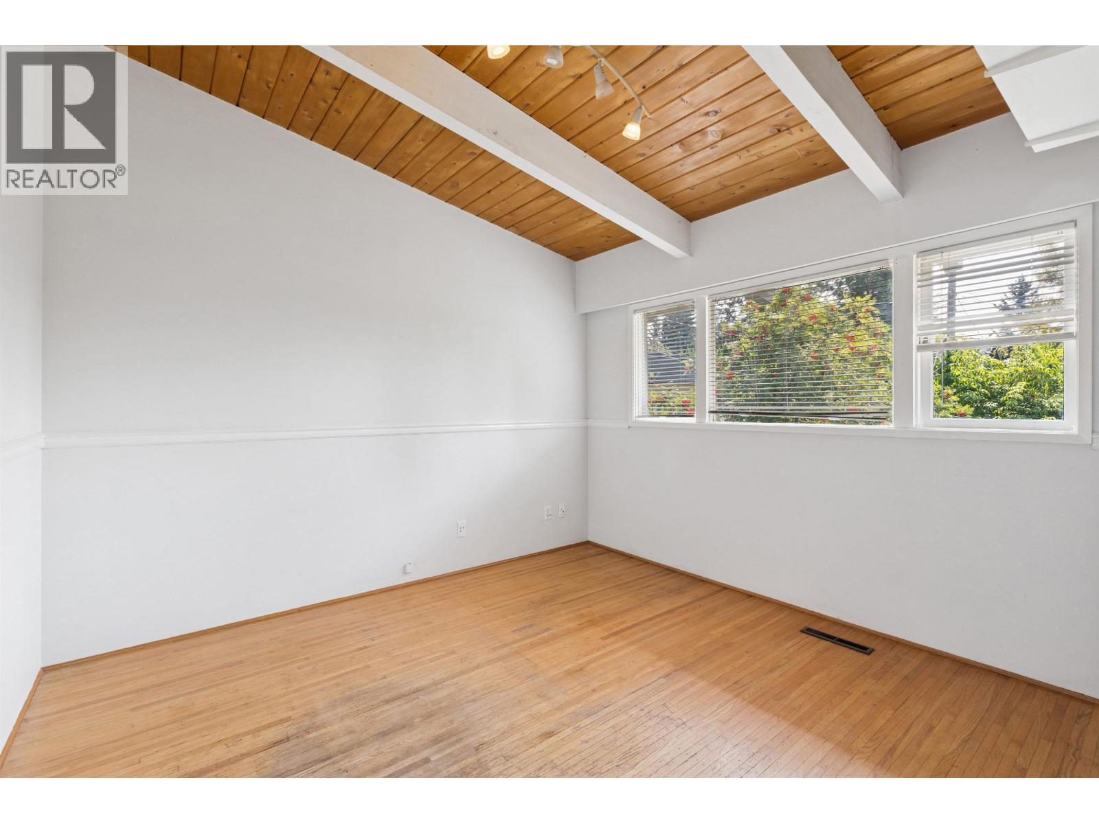 1023 Arlington Crescent, North Vancouver, British Columbia  V7R 1K8 - Photo 8 - R3053514
