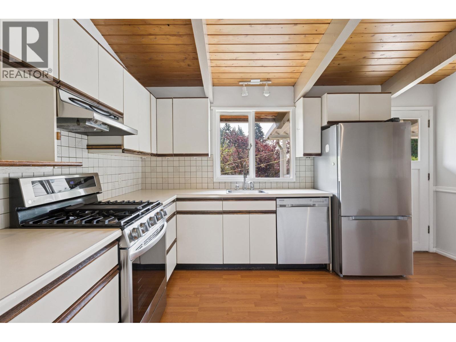 1023 Arlington Crescent, North Vancouver, British Columbia  V7R 1K8 - Photo 4 - R3053514