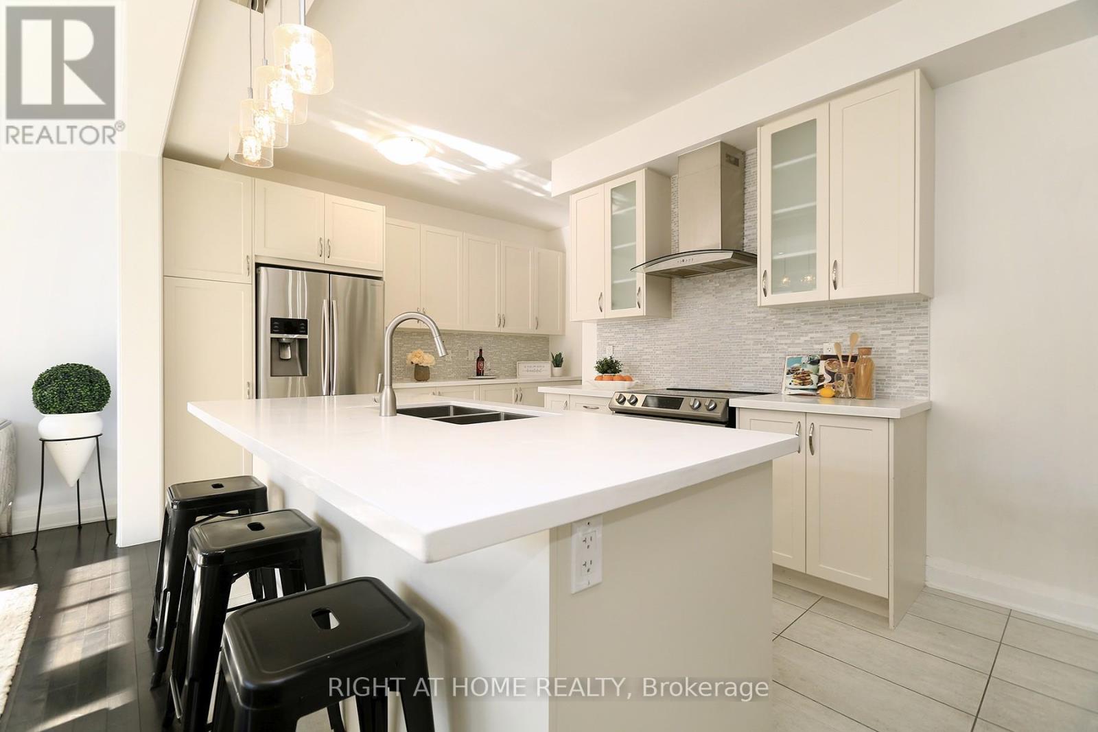 63 East's Corner Boulevard, Vaughan, Ontario  L4H 3Z7 - Photo 12 - N12433467