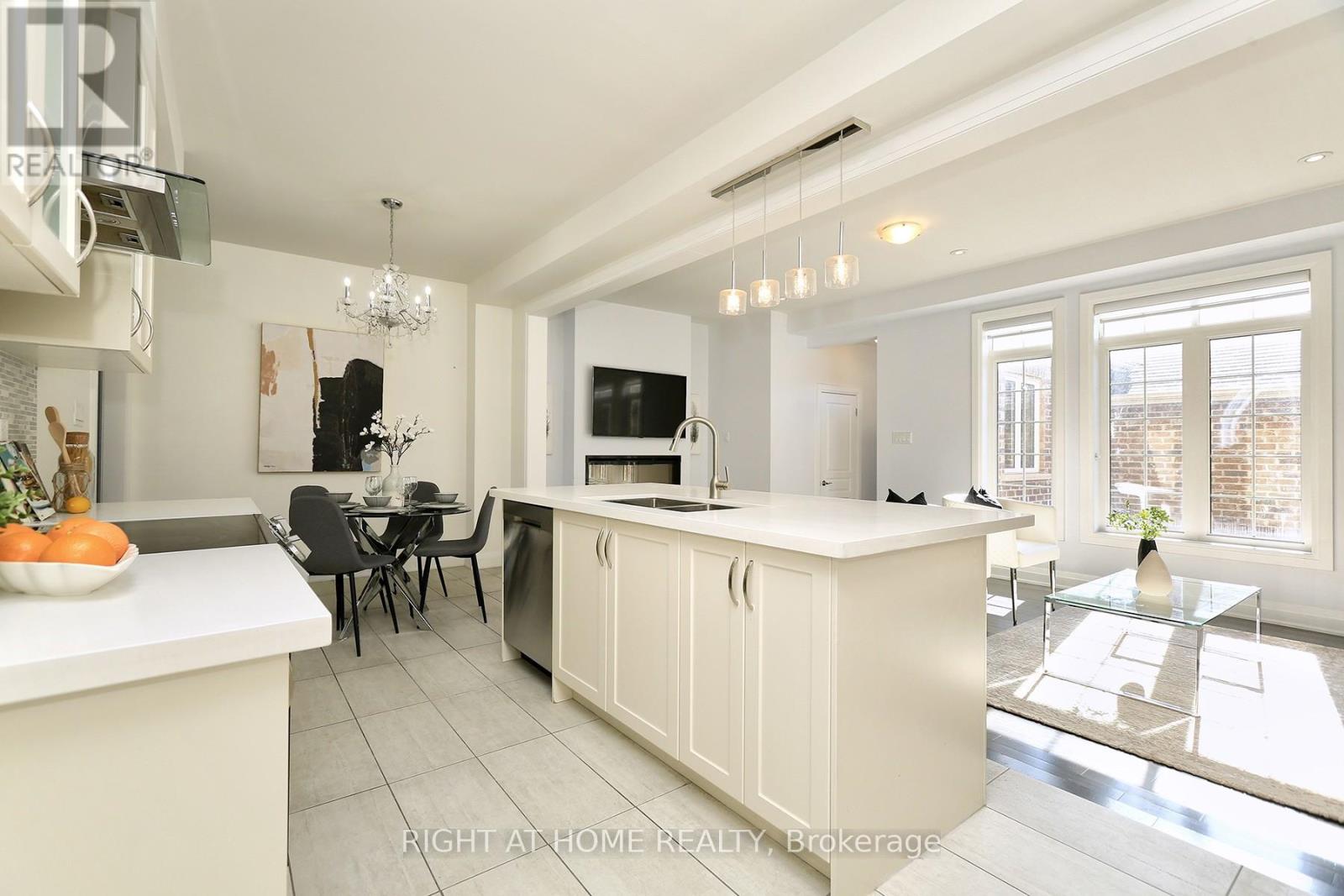 63 East's Corner Boulevard, Vaughan, Ontario  L4H 3Z7 - Photo 13 - N12433467