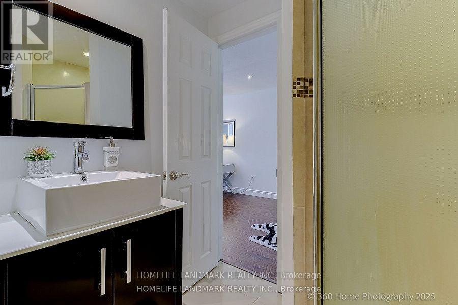 30 Misty Moor Drive, Richmond Hill, Ontario  L4C 6R1 - Photo 24 - N12433474