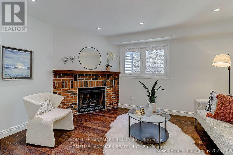 30 Misty Moor Drive, Richmond Hill, Ontario  L4C 6R1 - Photo 7 - N12433474