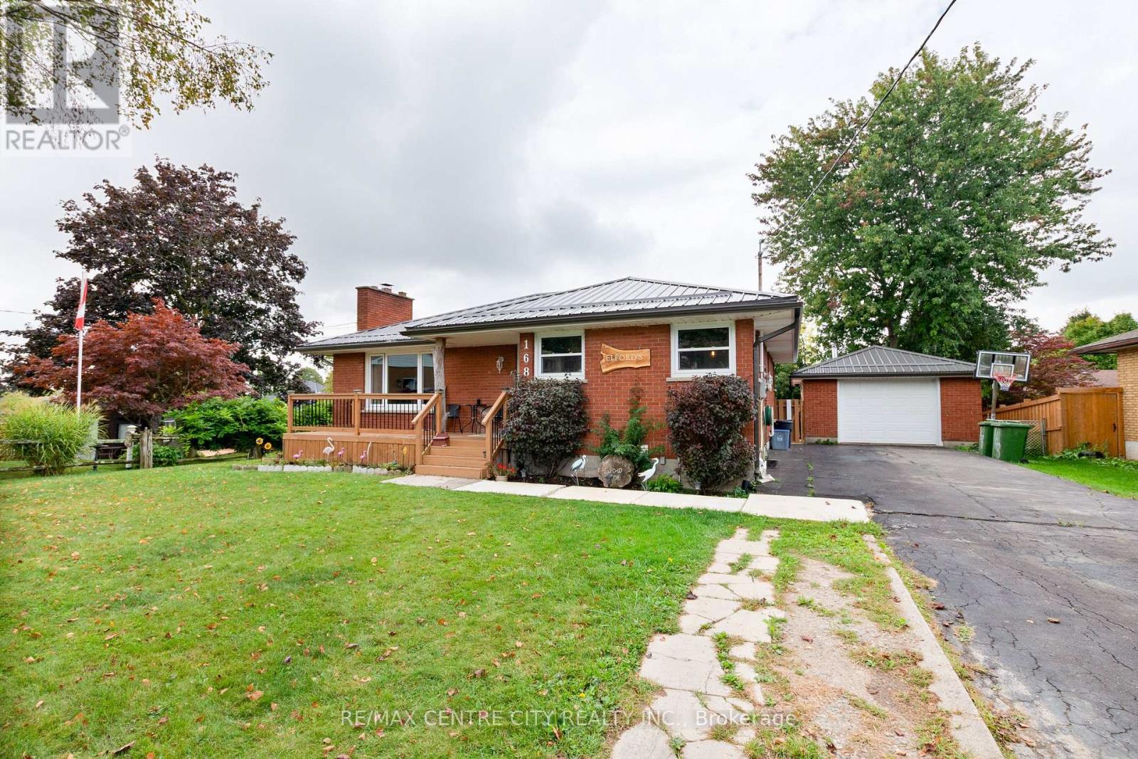 168 Fairview Avenue, St. Thomas, Ontario  N5R 4Y1 - Photo 1 - X12433483