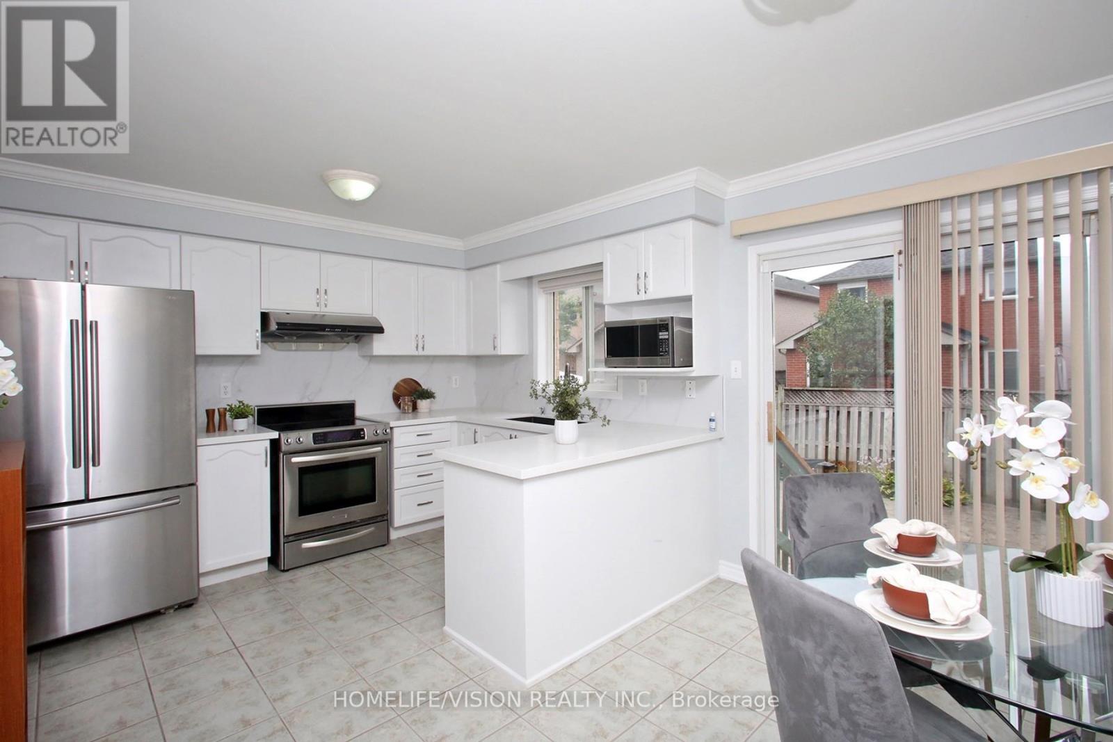 3810 Foxborough Trail, Mississauga, Ontario  L5N 7W4 - Photo 10 - W12433470