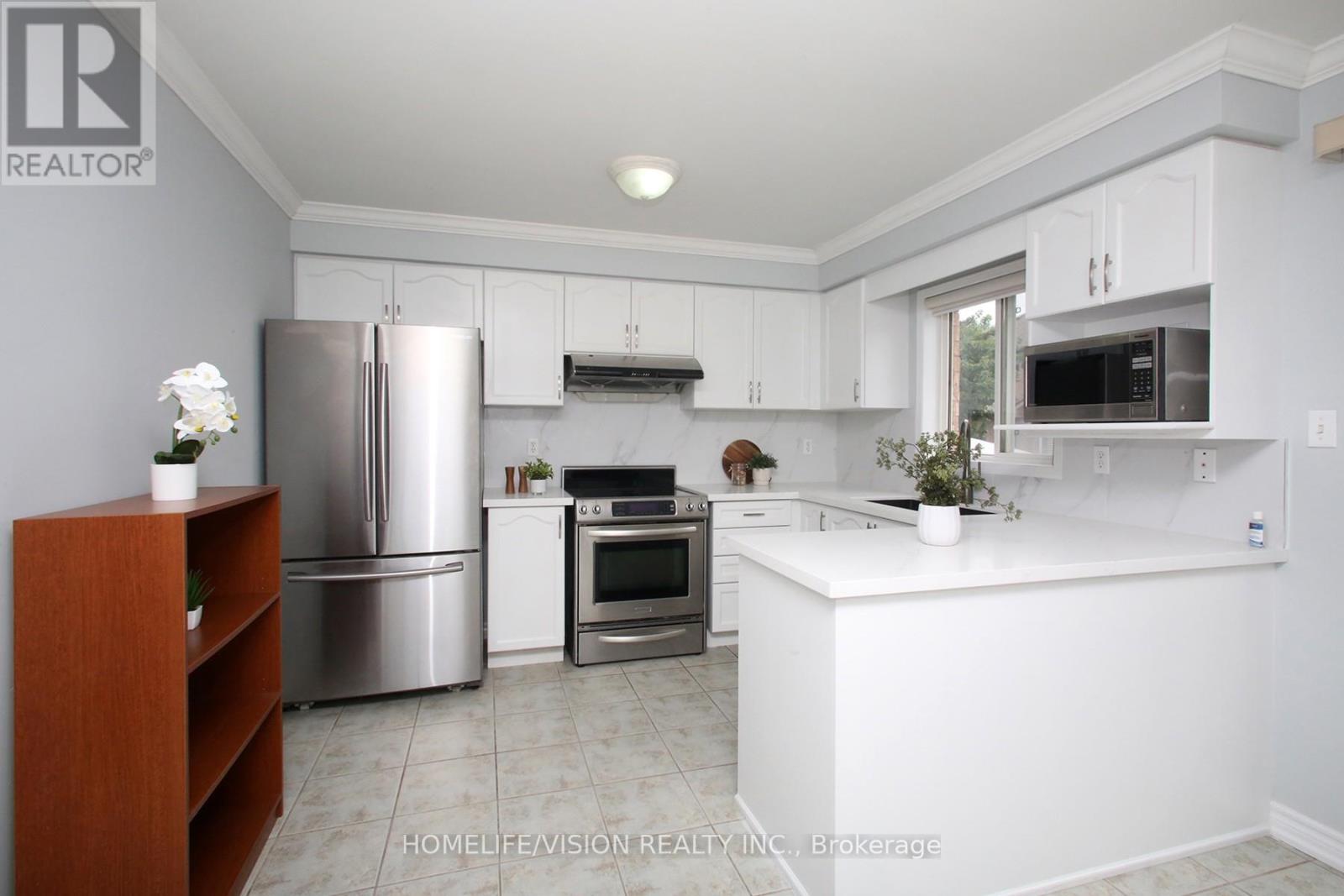 3810 Foxborough Trail, Mississauga, Ontario  L5N 7W4 - Photo 11 - W12433470