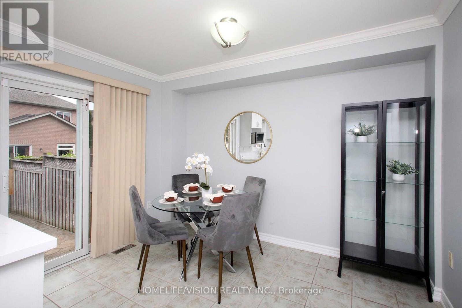 3810 Foxborough Trail, Mississauga, Ontario  L5N 7W4 - Photo 13 - W12433470