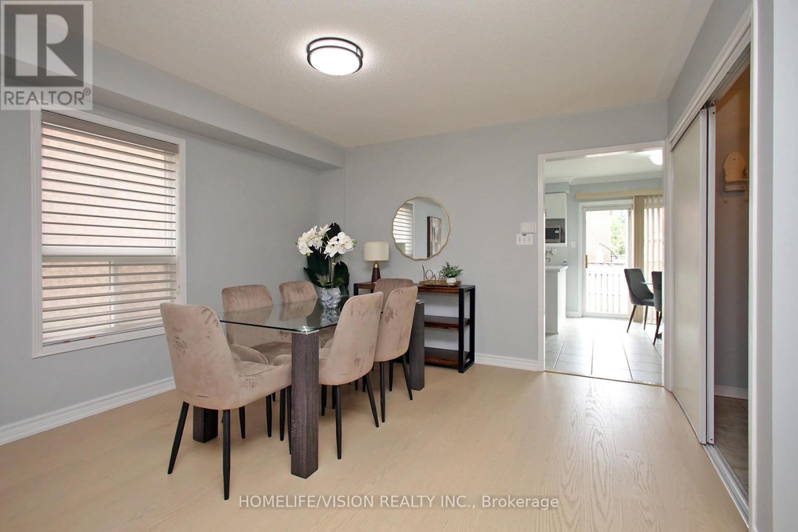 3810 Foxborough Trail, Mississauga, Ontario  L5N 7W4 - Photo 15 - W12433470