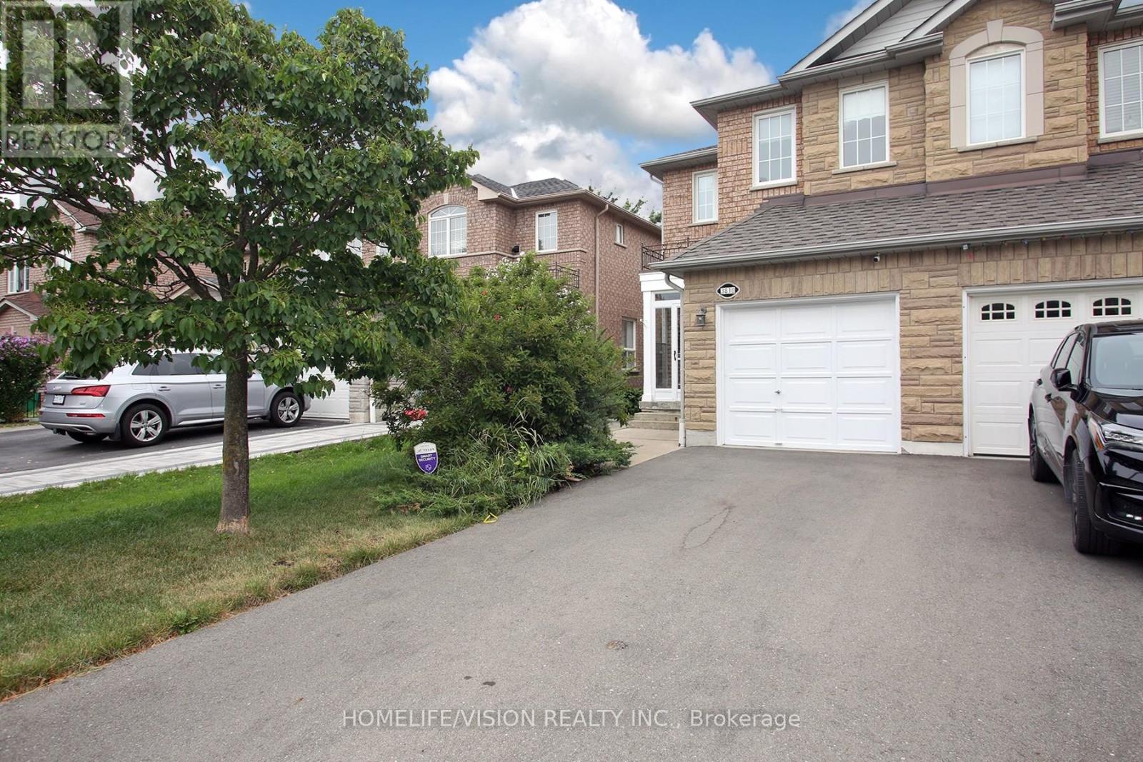 3810 Foxborough Trail, Mississauga, Ontario  L5N 7W4 - Photo 2 - W12433470