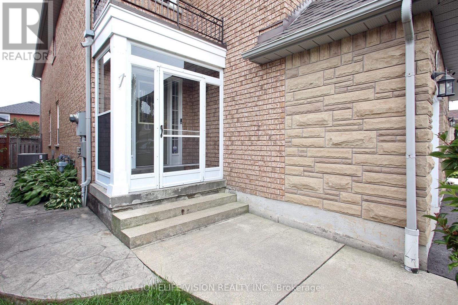 3810 Foxborough Trail, Mississauga, Ontario  L5N 7W4 - Photo 3 - W12433470