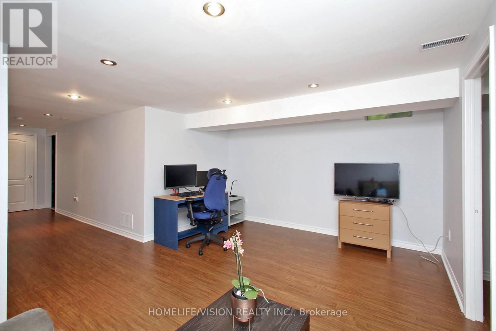 3810 Foxborough Trail, Mississauga, Ontario  L5N 7W4 - Photo 31 - W12433470