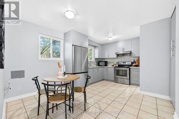 95 Greenbriar Road, Brampton, Ontario  L6S 2A4 - Photo 15 - W12433476