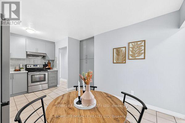 95 Greenbriar Road, Brampton, Ontario  L6S 2A4 - Photo 16 - W12433476