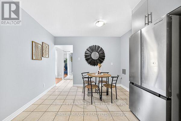95 Greenbriar Road, Brampton, Ontario  L6S 2A4 - Photo 17 - W12433476