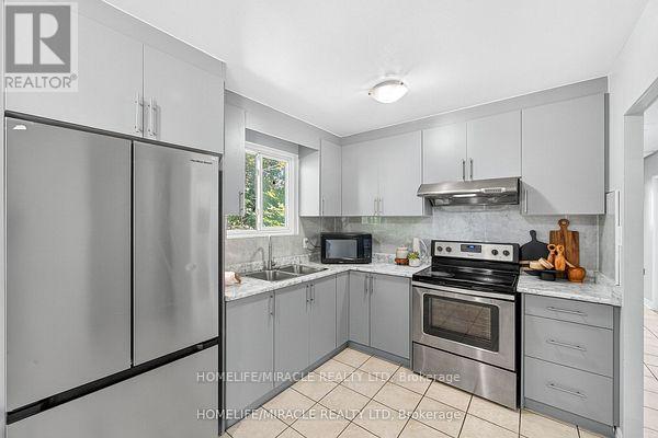 95 Greenbriar Road, Brampton, Ontario  L6S 2A4 - Photo 18 - W12433476