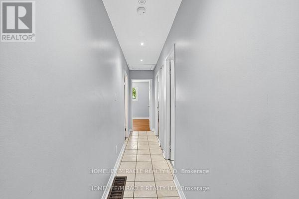 95 Greenbriar Road, Brampton, Ontario  L6S 2A4 - Photo 20 - W12433476
