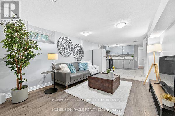 95 Greenbriar Road, Brampton, Ontario  L6S 2A4 - Photo 32 - W12433476