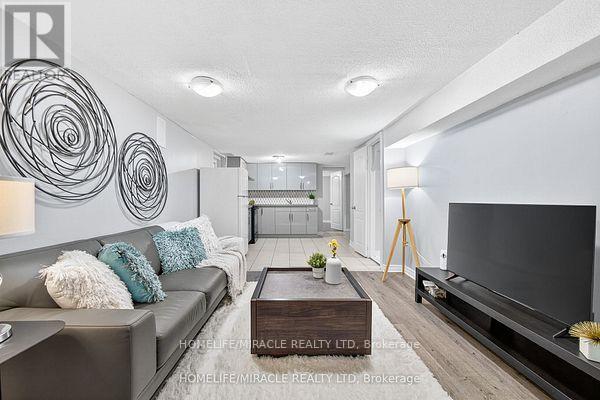 95 Greenbriar Road, Brampton, Ontario  L6S 2A4 - Photo 33 - W12433476