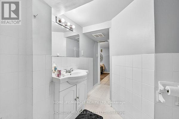 95 Greenbriar Road, Brampton, Ontario  L6S 2A4 - Photo 46 - W12433476