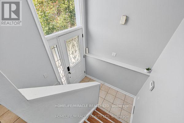 95 Greenbriar Road, Brampton, Ontario  L6S 2A4 - Photo 7 - W12433476