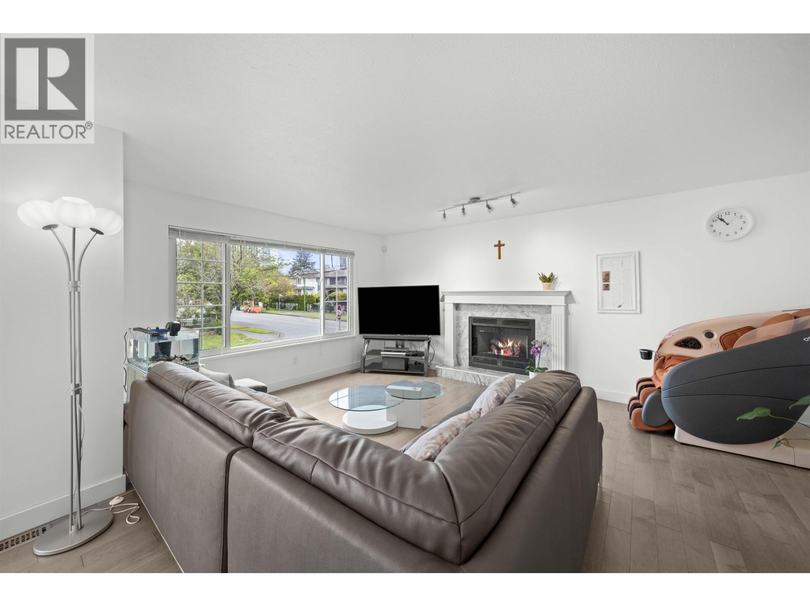 4398 Hurst Street, Burnaby, British Columbia  V5J 1M9 - Photo 4 - R3053553