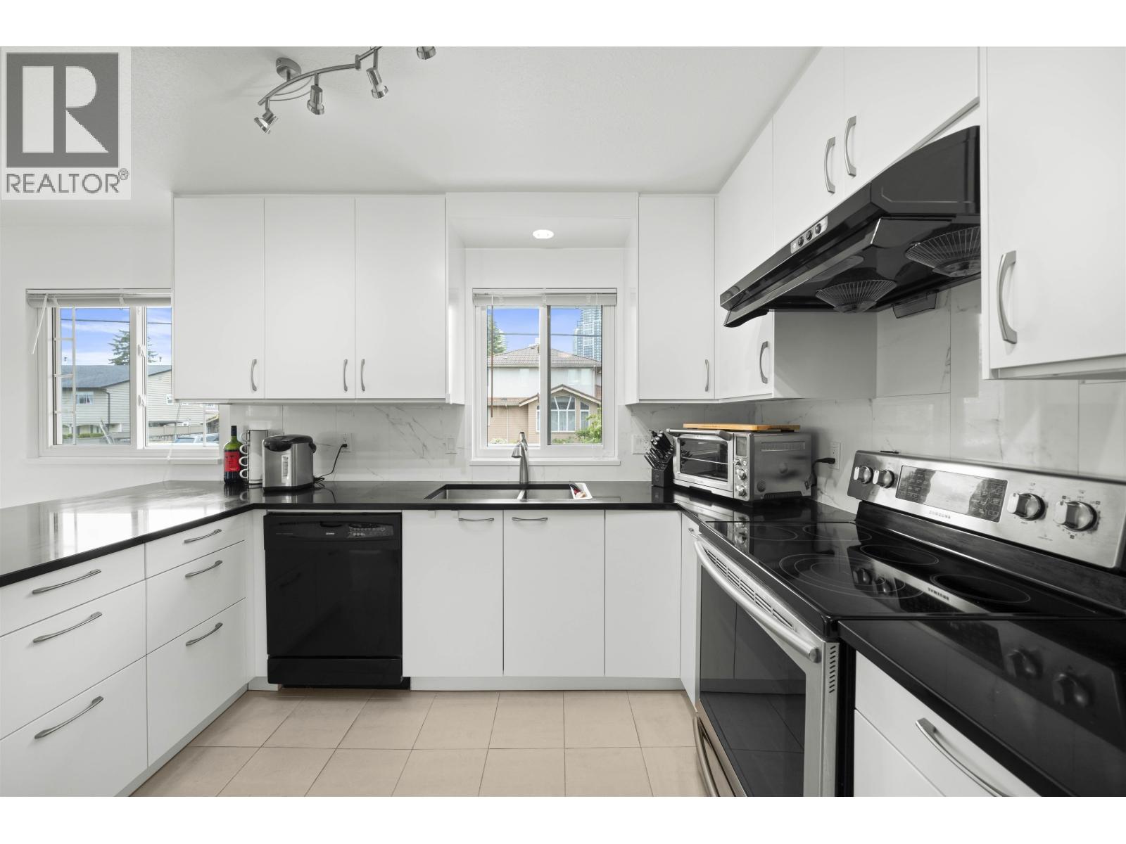 4398 Hurst Street, Burnaby, British Columbia  V5J 1M9 - Photo 8 - R3053553