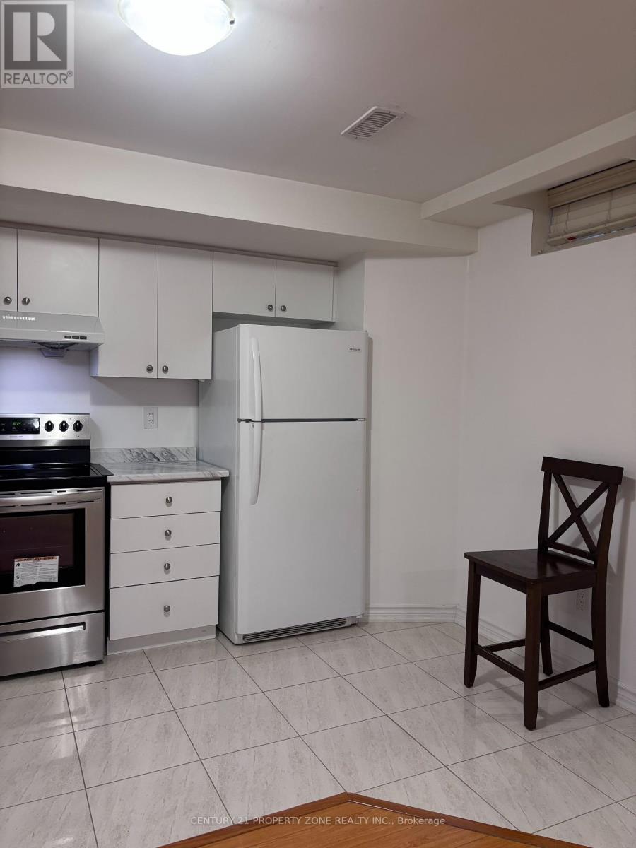19 Angelgate Road (Basement) Road E, Brampton, Ontario  L6Y 0X8 - Photo 5 - W12405489