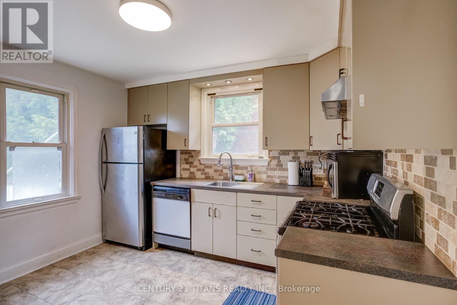 107 Wilson Road N, Oshawa, Ontario  L1G 6E1 - Photo 16 - E12433484