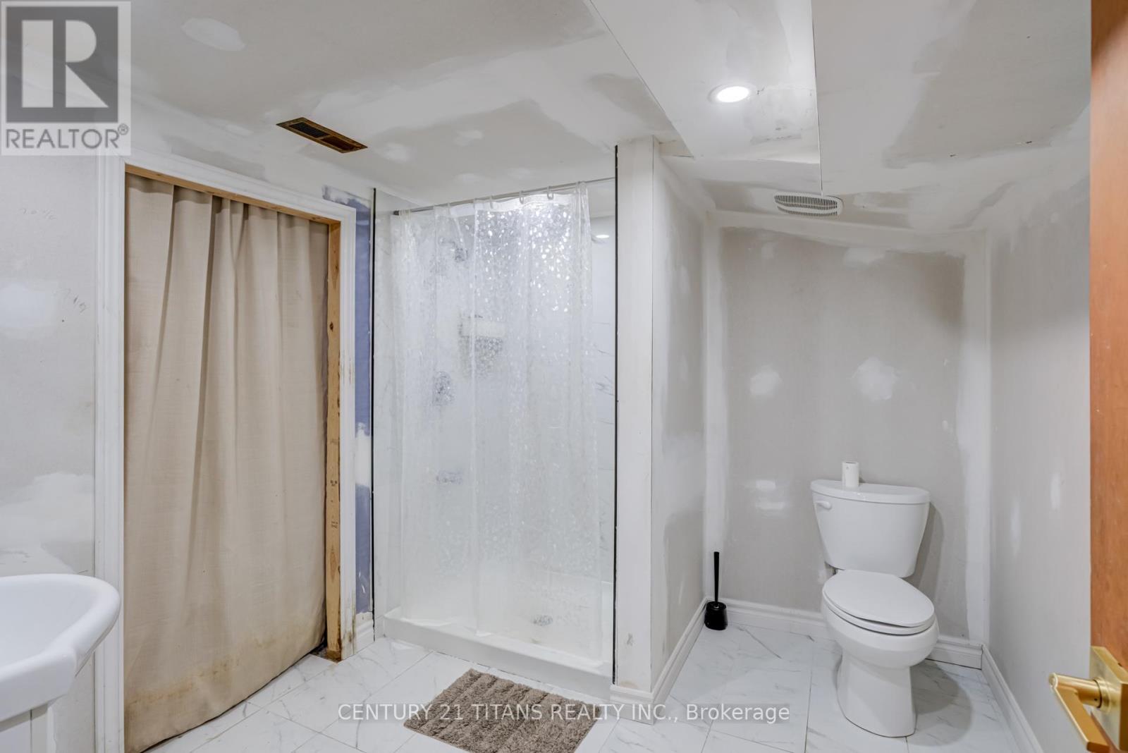 107 Wilson Road N, Oshawa, Ontario  L1G 6E1 - Photo 37 - E12433484