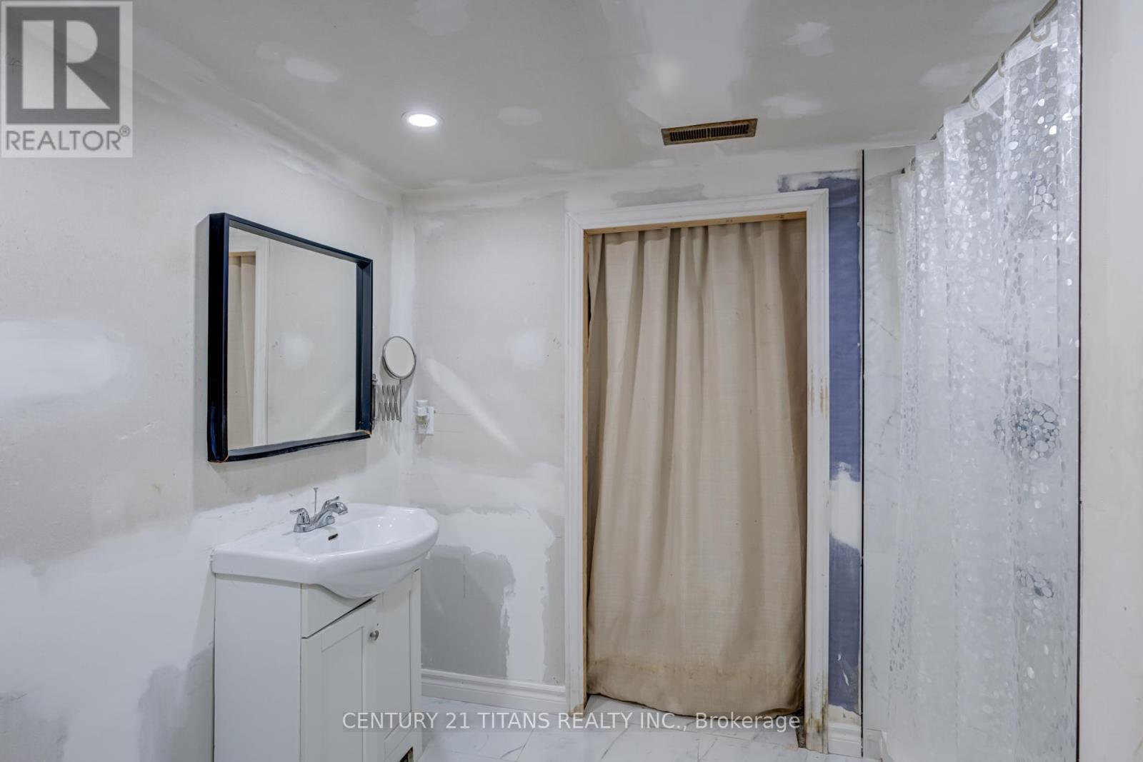 107 Wilson Road N, Oshawa, Ontario  L1G 6E1 - Photo 38 - E12433484