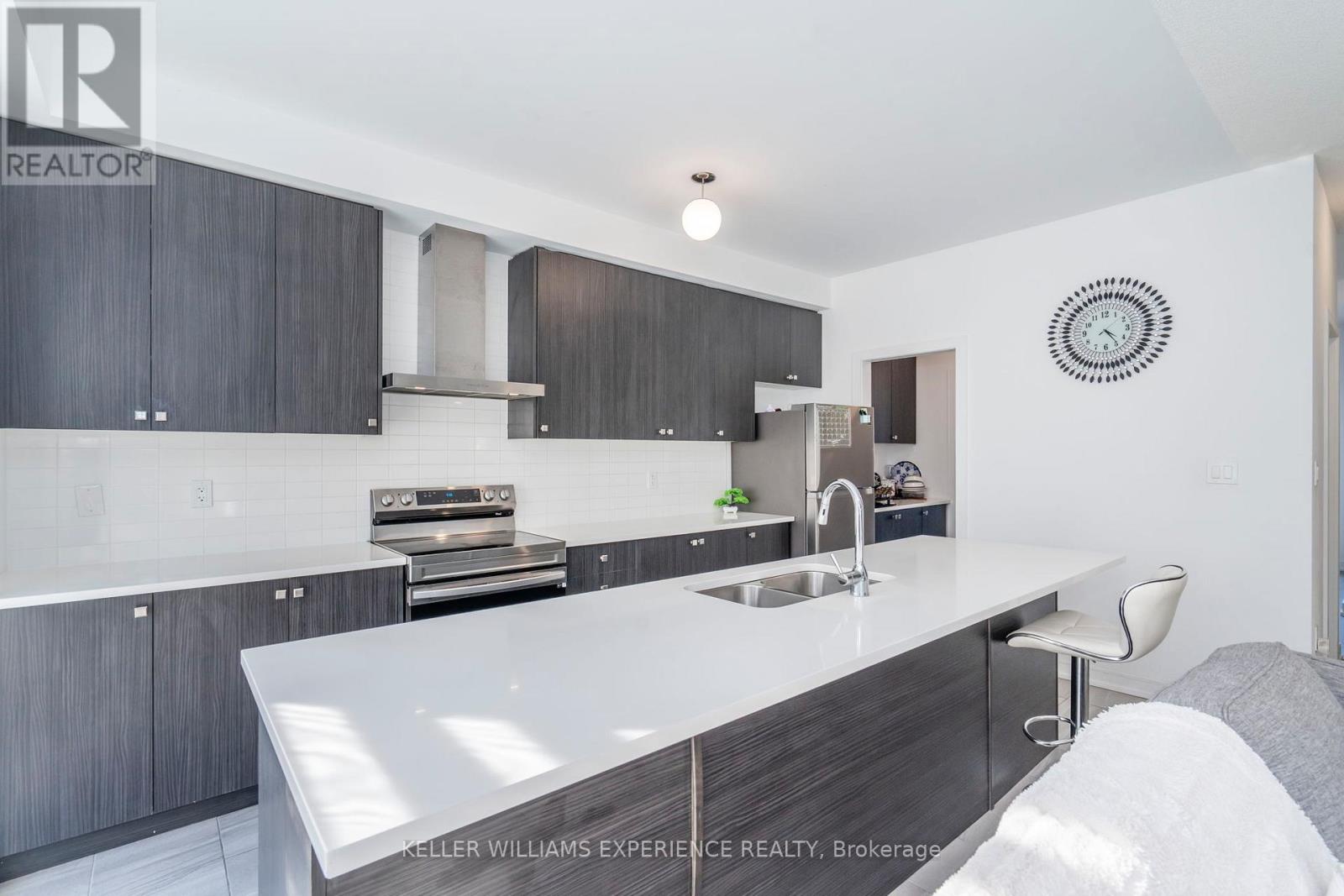 115 Blue Forest Crescent, Barrie, Ontario  L9J 0N7 - Photo 11 - S12433249