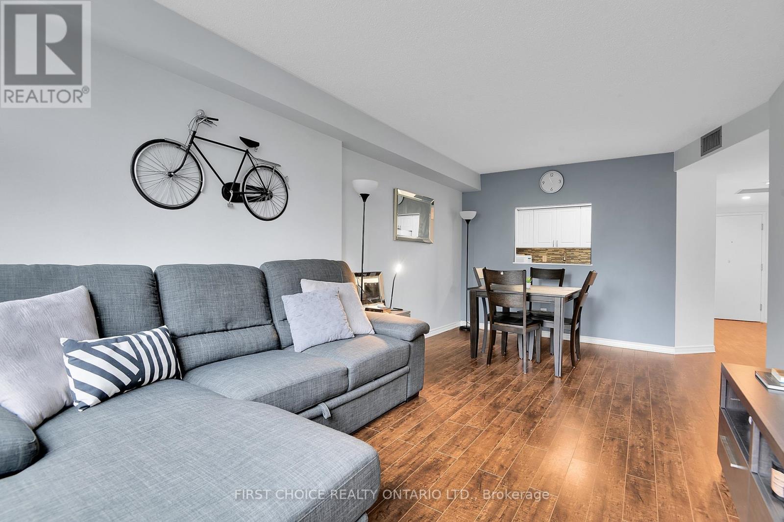 303 - 1500 Riverside Drive, Ottawa, Ontario  K1G 4J4 - Photo 10 - X12433495