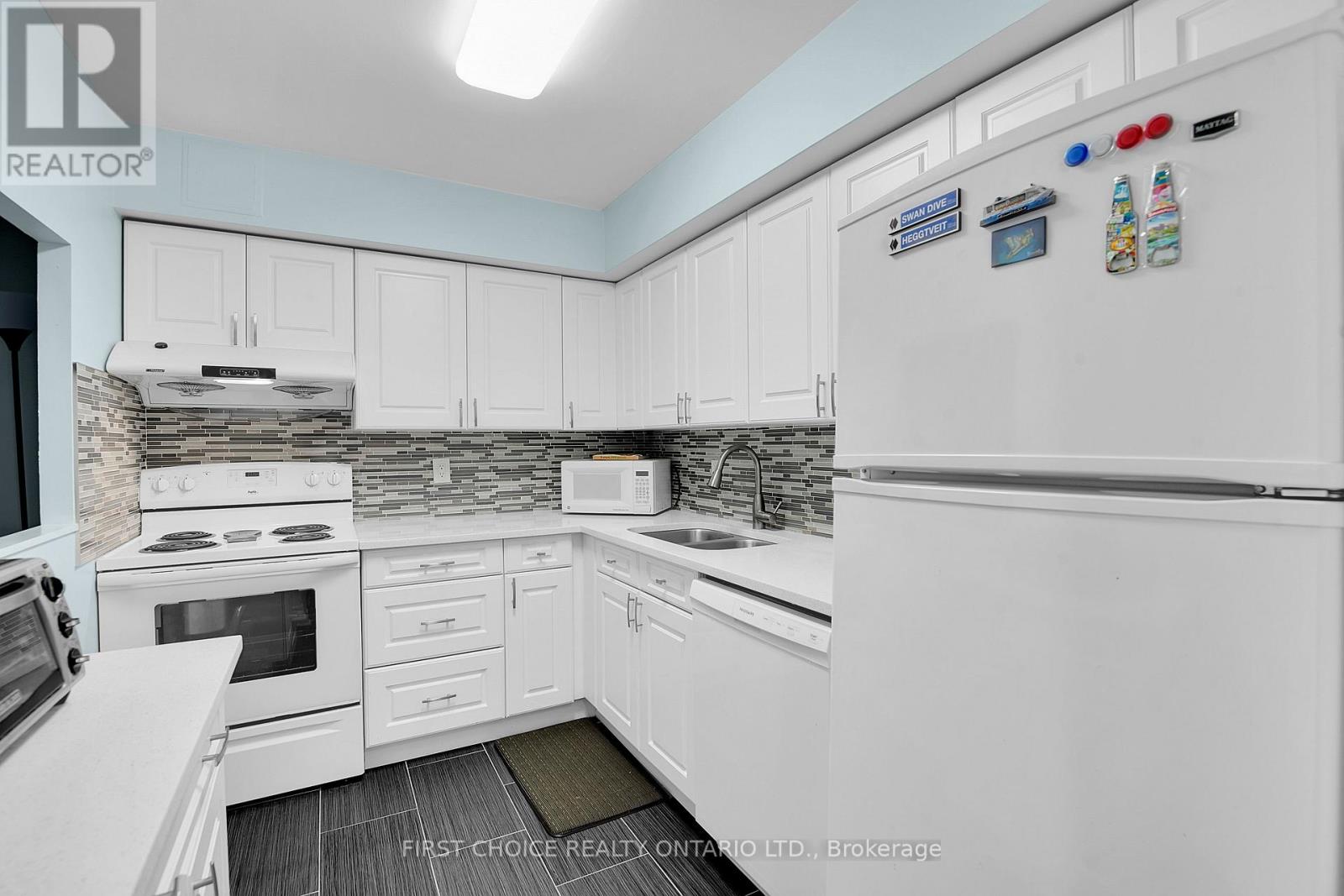 303 - 1500 Riverside Drive, Ottawa, Ontario  K1G 4J4 - Photo 14 - X12433495
