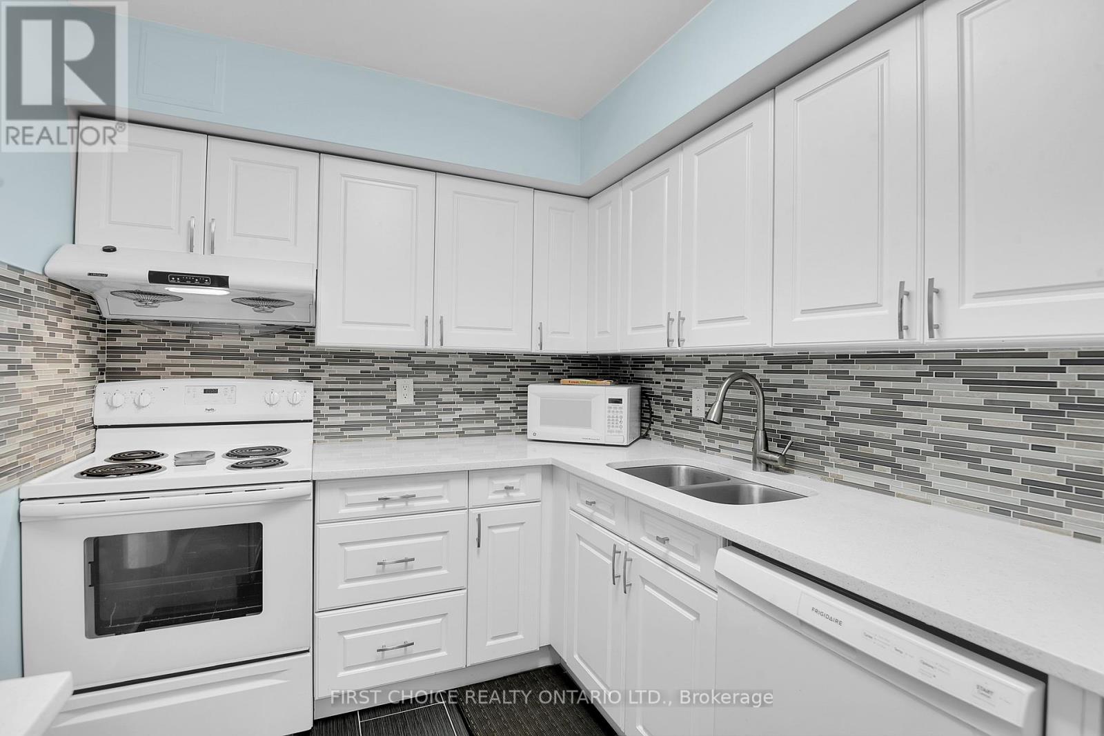 303 - 1500 Riverside Drive, Ottawa, Ontario  K1G 4J4 - Photo 15 - X12433495