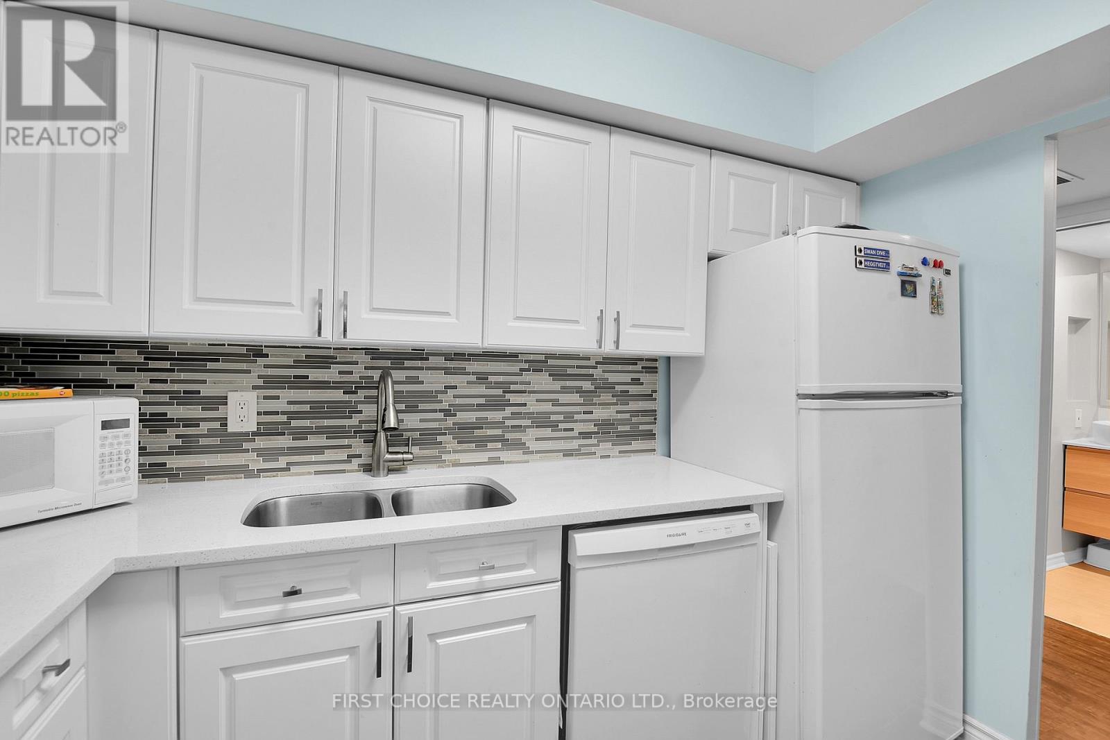 303 - 1500 Riverside Drive, Ottawa, Ontario  K1G 4J4 - Photo 17 - X12433495