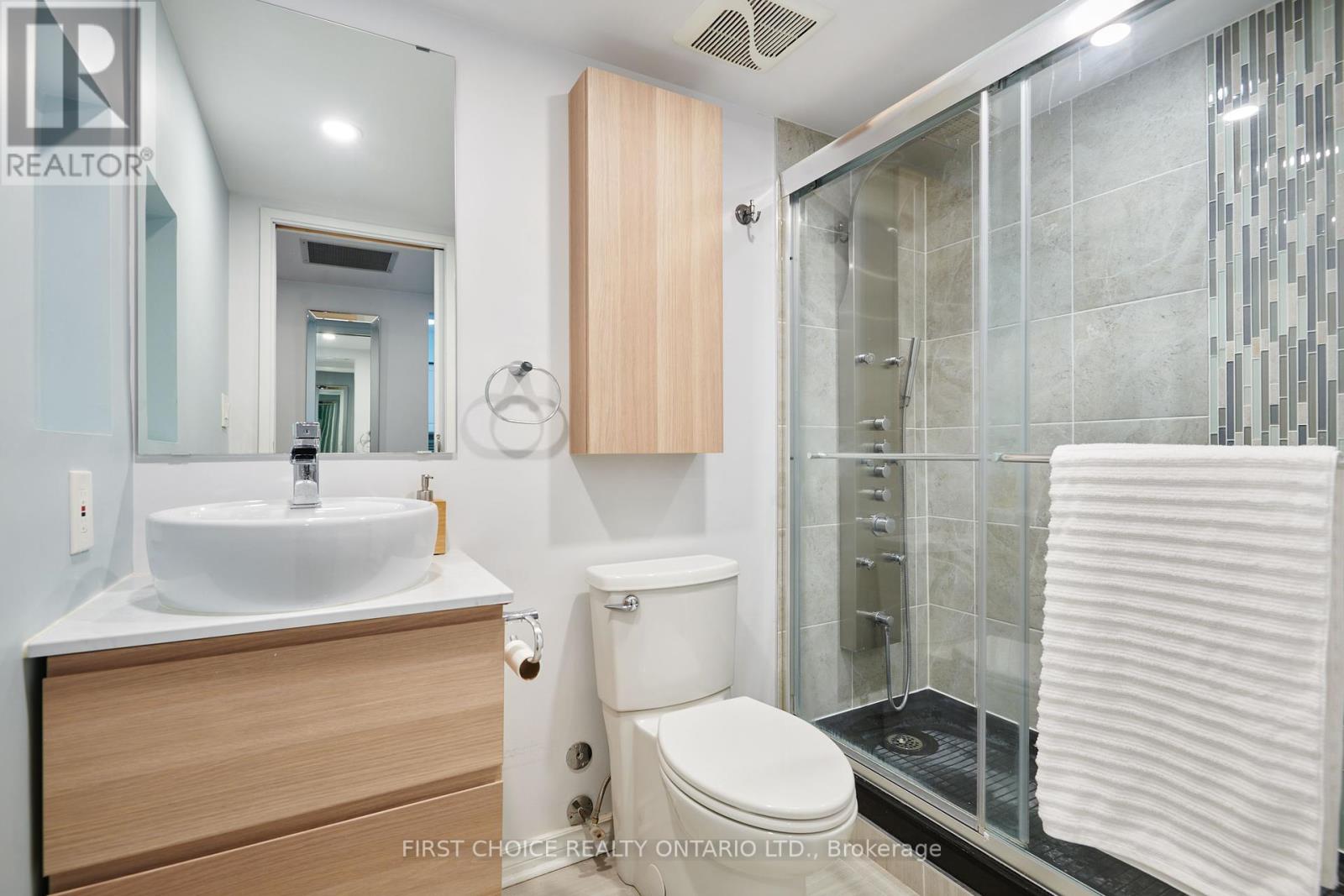 303 - 1500 Riverside Drive, Ottawa, Ontario  K1G 4J4 - Photo 24 - X12433495