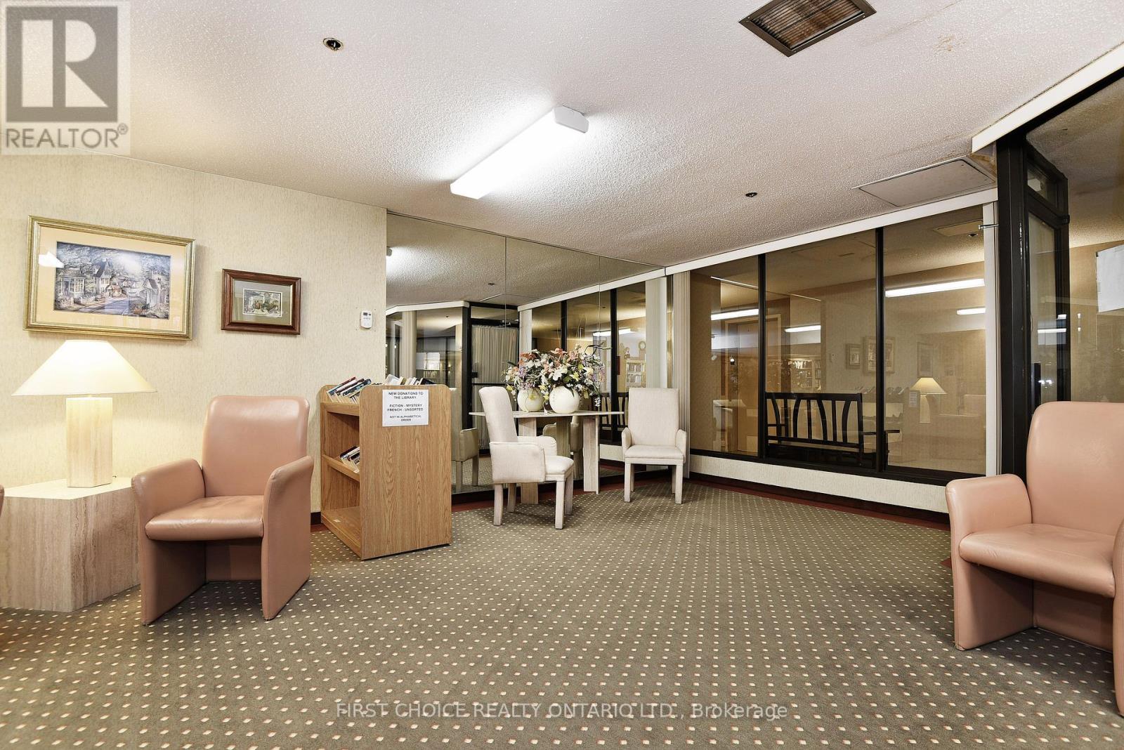 303 - 1500 Riverside Drive, Ottawa, Ontario  K1G 4J4 - Photo 30 - X12433495
