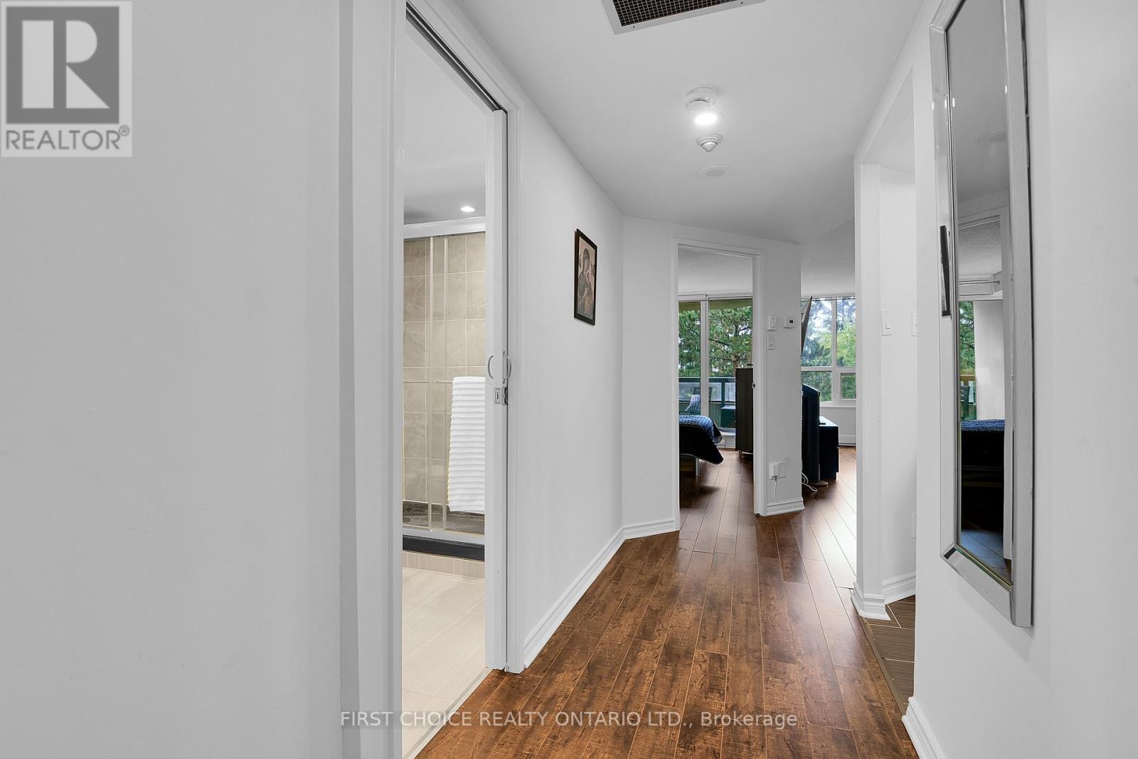 303 - 1500 Riverside Drive, Ottawa, Ontario  K1G 4J4 - Photo 6 - X12433495