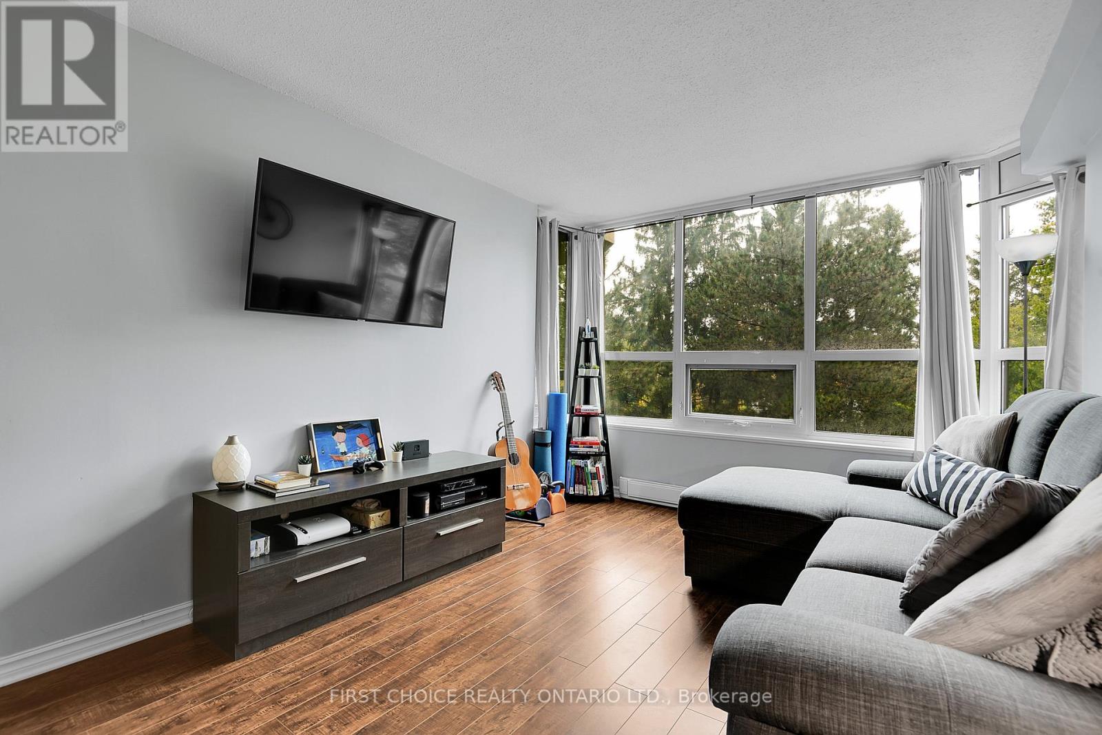 303 - 1500 Riverside Drive, Ottawa, Ontario  K1G 4J4 - Photo 8 - X12433495