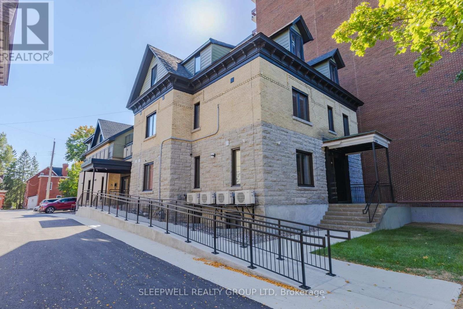 301 - 476 Wilbrod Street, Ottawa, Ontario  K1N 6M8 - Photo 2 - X12433498