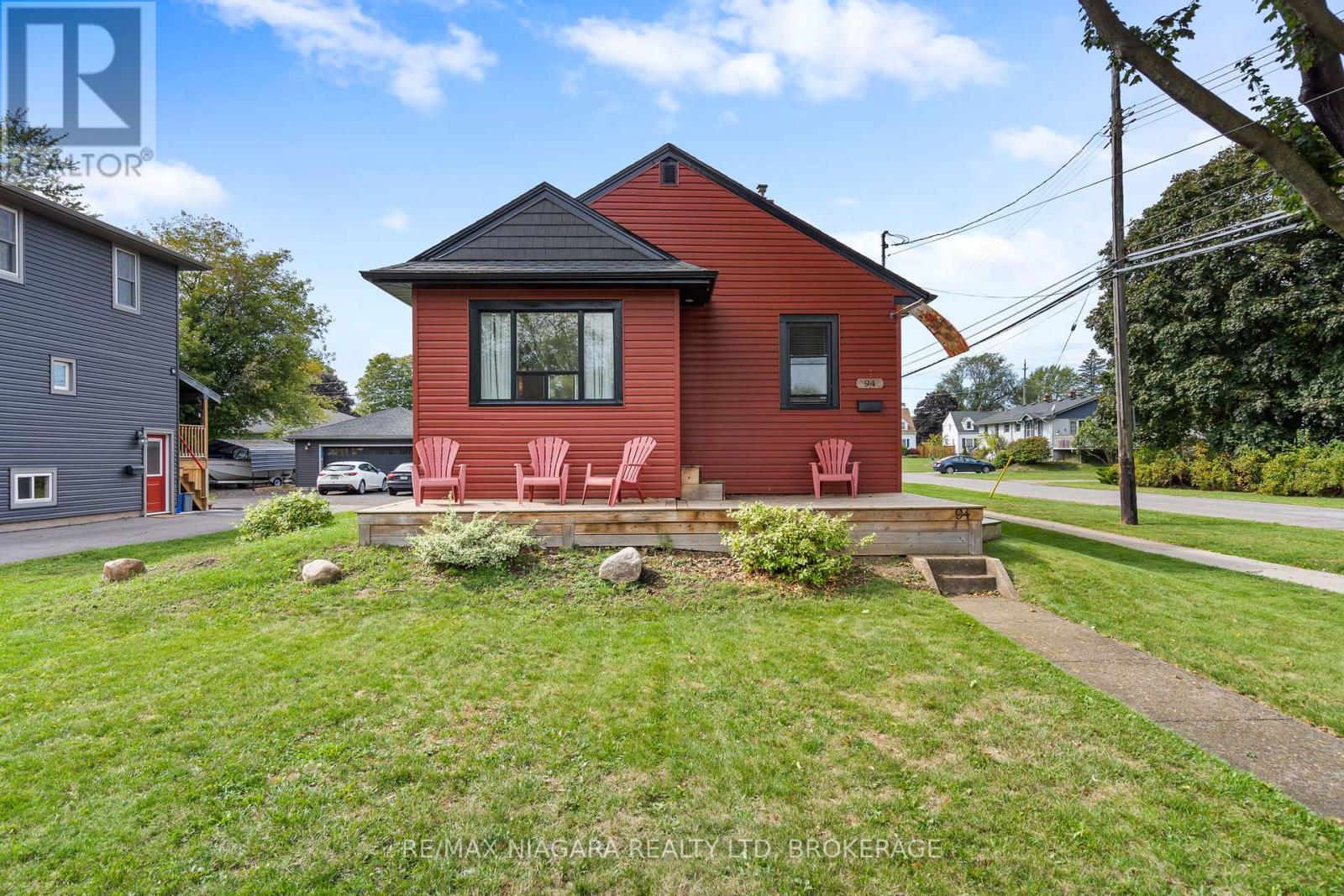 94 Clare Avenue, Port Colborne (Sugarloaf), Ontario  L3K 5H4 - Photo 1 - X12433492