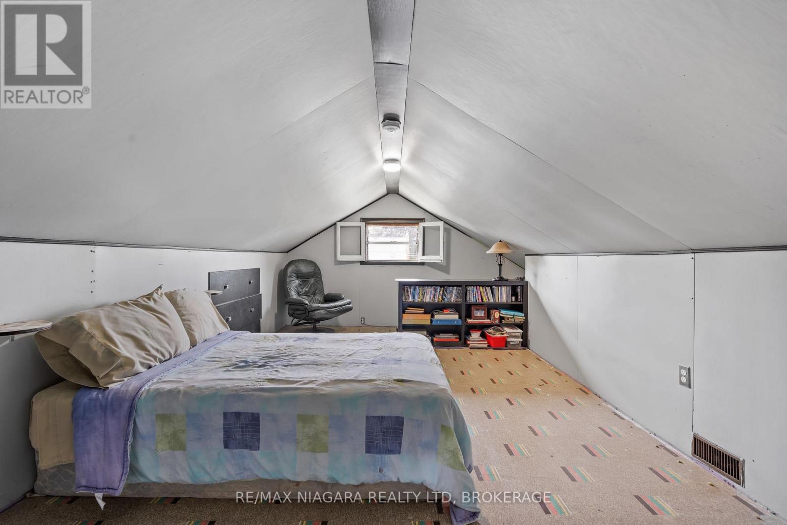 94 Clare Avenue, Port Colborne (Sugarloaf), Ontario  L3K 5H4 - Photo 17 - X12433492