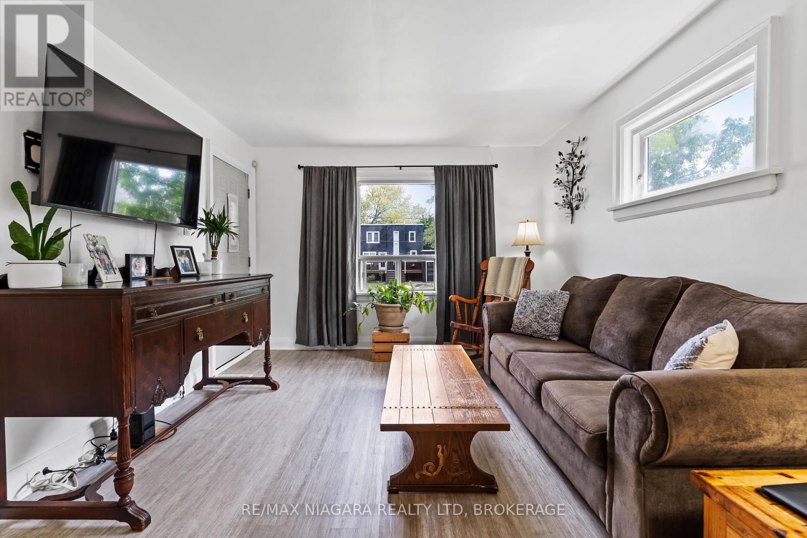 94 Clare Avenue, Port Colborne (Sugarloaf), Ontario  L3K 5H4 - Photo 4 - X12433492