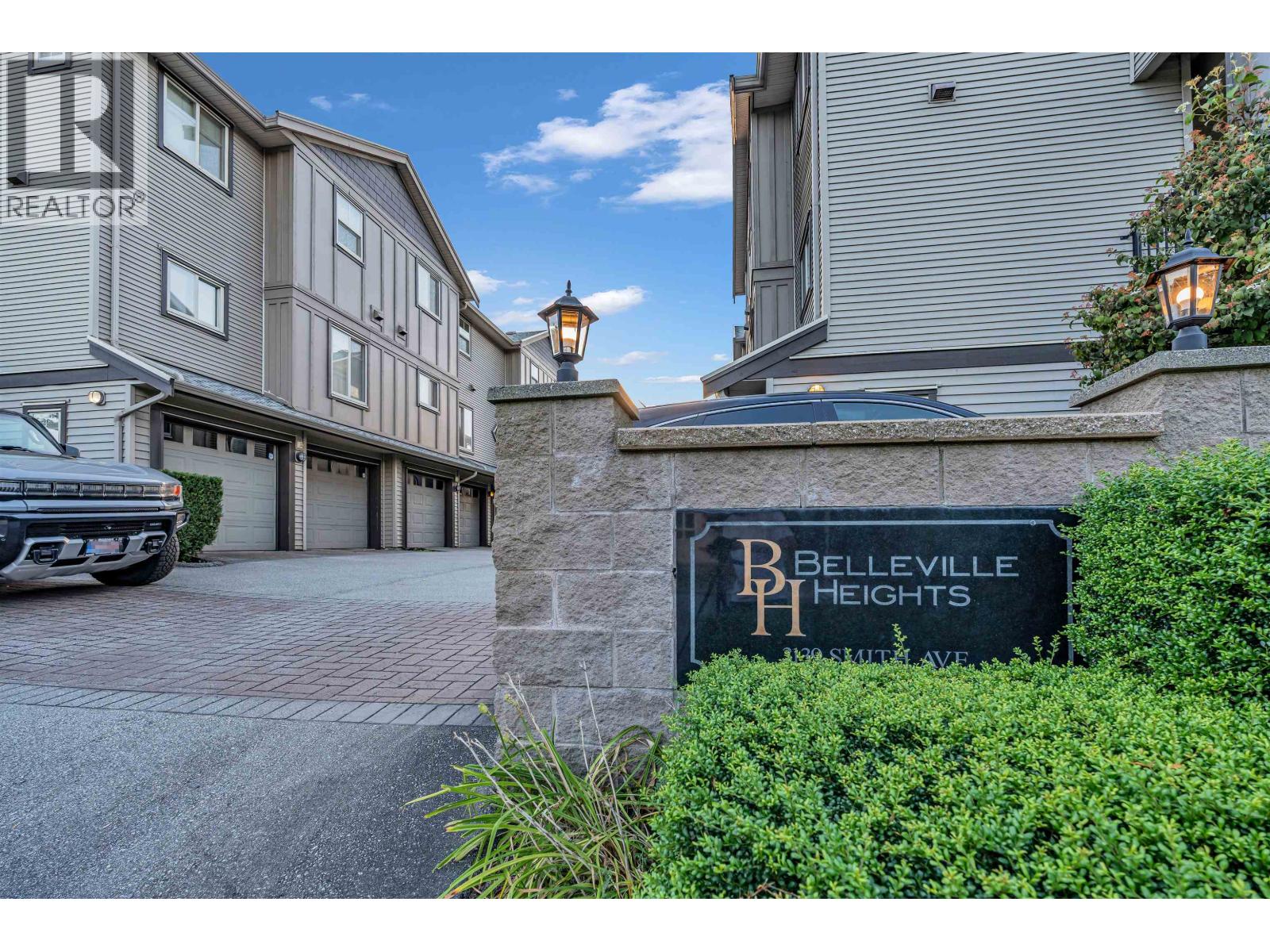 8 3139 Smith Avenue, Burnaby, British Columbia  V5G 2S8 - Photo 1 - R3051808